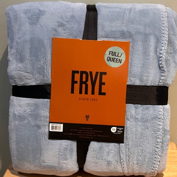 NWTS FRYE  Silky Soft Baby Blue Full / Queen 90" X 90" Plush Blanket - Picture 4 of 7
